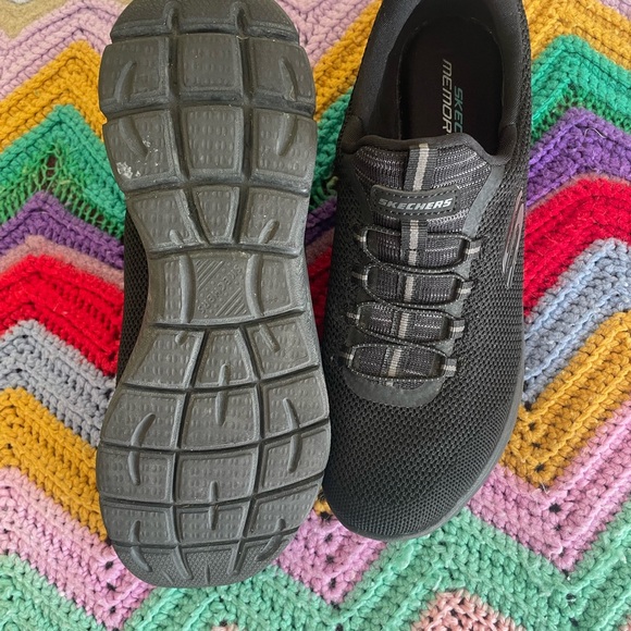 Skechers 8.5 slip on memory foam sneakers - Picture 3 of 4